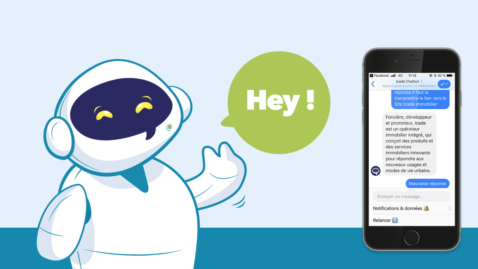 Robot en dessin vectoriel qui salut de la main, une bulle indique "hey" et un smartphone montre une conversation avec ce même robot
