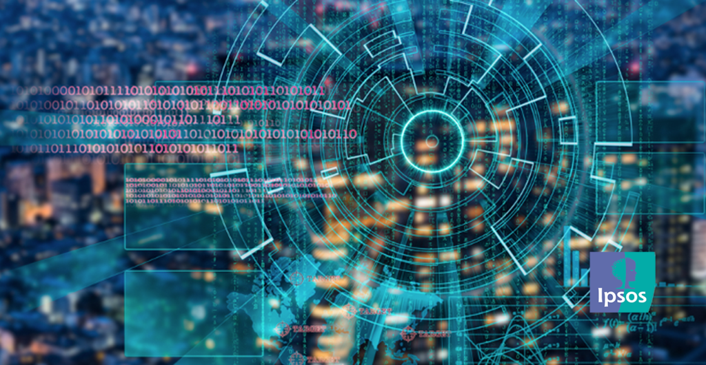 Vue d’une ville floue en fond, par-dessus des lignes de 0 et 1, langage binaire, une illustration et des datas dans un esprit « tech », enfin le logo IPSOS en bas à droite.