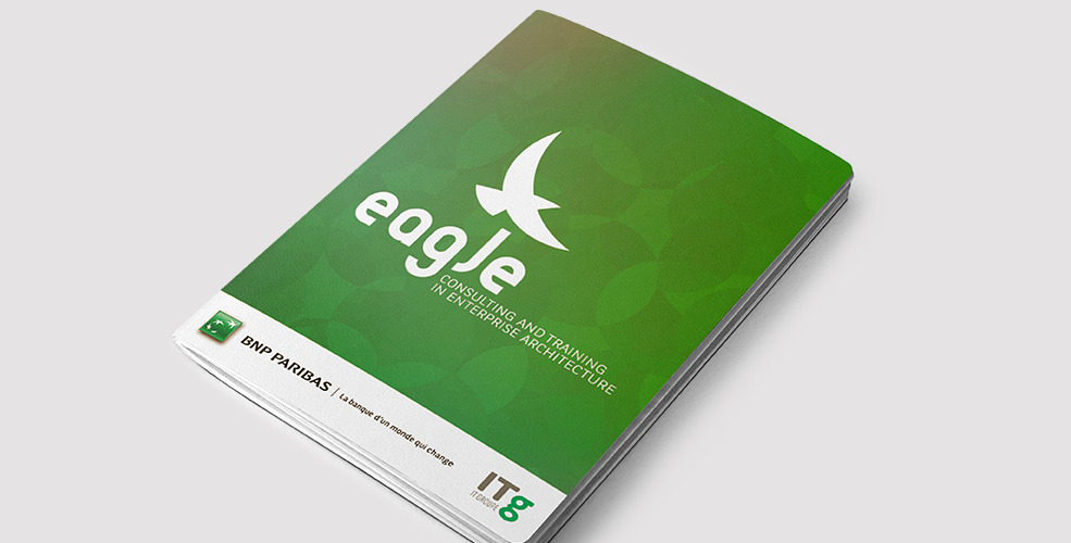 Le passeport Eagle BNP Paribas est fermé. La couverture est verte et blanche. Le logo eagle est développé avec sa baseline, en blanc sur le fond vert à mosaïque
