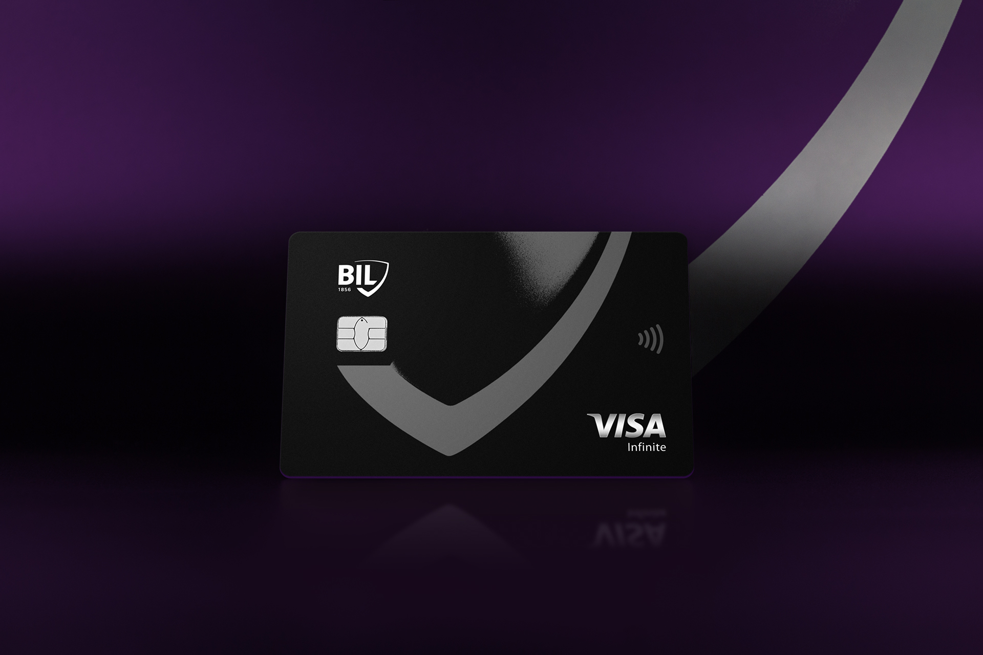 Vue de la carte Visa Infinite émise par la BIL. Elle est noire et de format horizontal, avec le motif décliné du logo écusson, en gris.