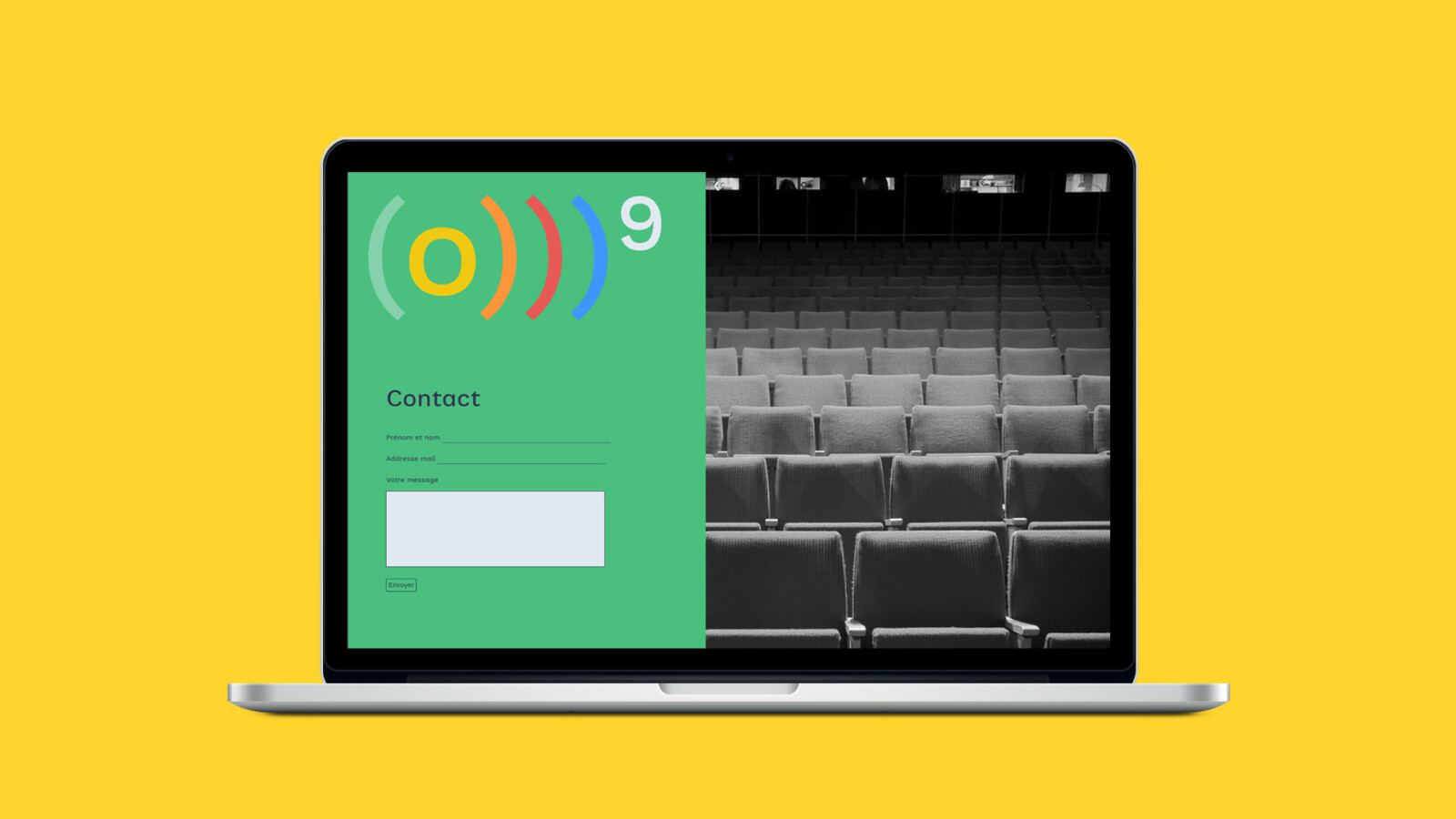 Formulaire de contact sur un écran de laptop. On y voit une photographie noir et blanc d'une salle de spectacle et le formulaire sur fond vert