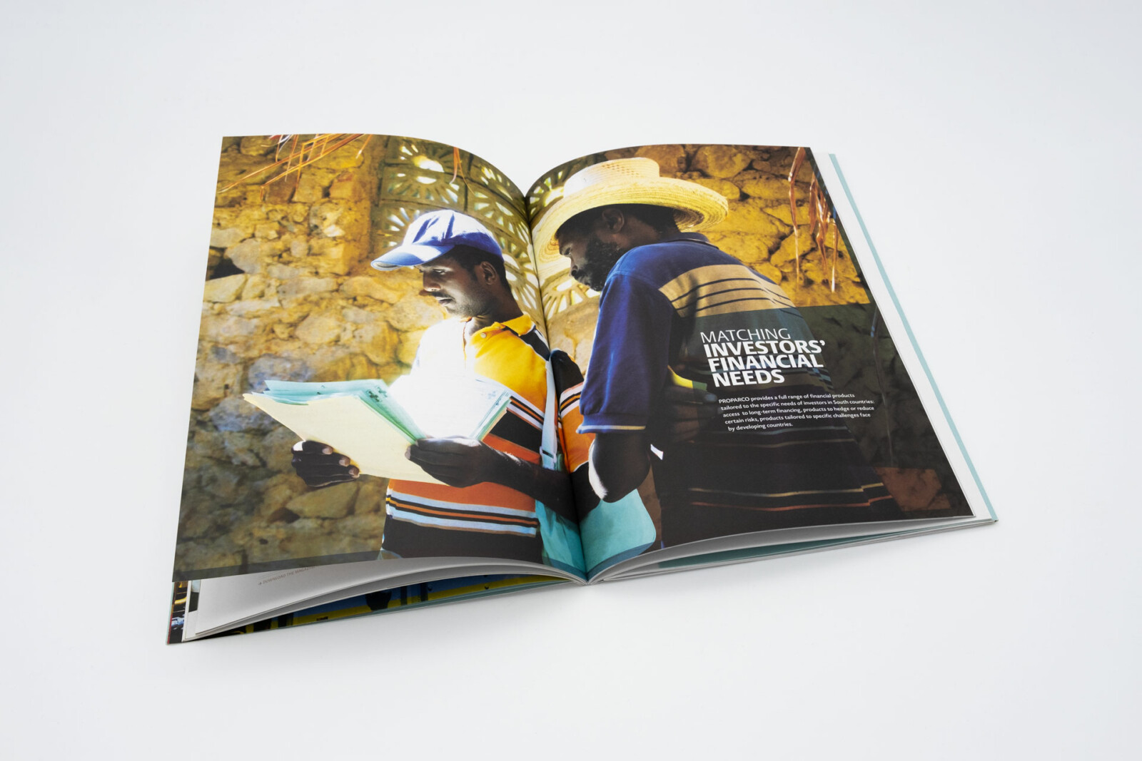 Page d'ouverture de rubrique, montrer des personnes qui travaillent pour valoriser les actions menées par Proparco.